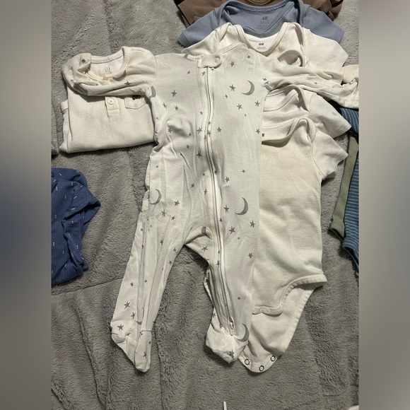 H&M GAP Carters Little Planet Baby Boy Bundle 9M (6-12M) - Picture 4 of 16